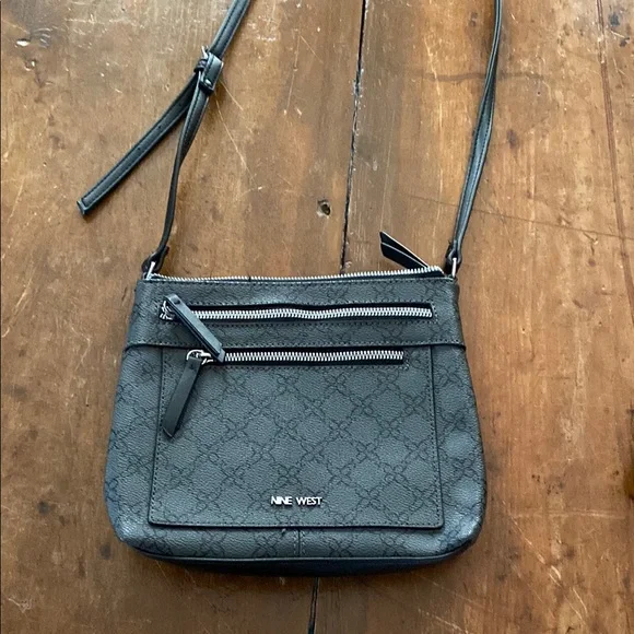 Nine West Black and Gray Crossbody Bag EUC - Picture 1 of 6